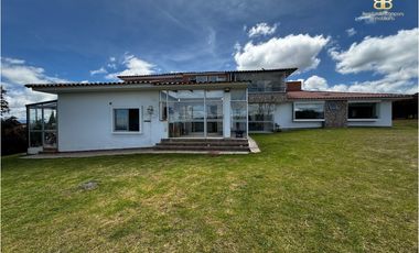 SE VENDE MAGNFICA CASA EN VILLAS DE YERBABUENA