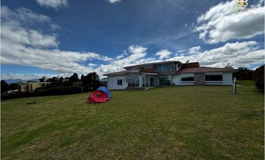 SE VENDE MAGNFICA CASA EN VILLAS DE YERBABUENA
