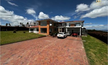 SE VENDE MAGNFICA CASA EN VILLAS DE YERBABUENA
