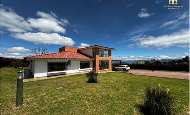 SE VENDE MAGNFICA CASA EN VILLAS DE YERBABUENA