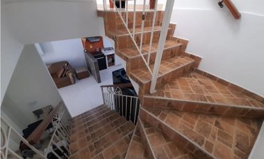 Casa de 2 pisos más terraza en venta Barrio Rincón del Bosque Palmira