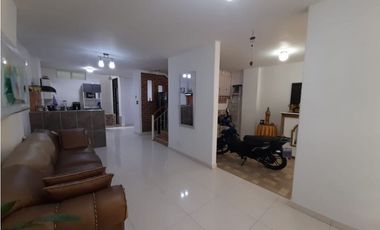Casa de 2 pisos más terraza en venta Barrio Rincón del Bosque Palmira