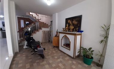 Casa de 2 pisos más terraza en venta Barrio Rincón del Bosque Palmira