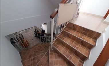 Casa de 2 pisos más terraza en venta Barrio Rincón del Bosque Palmira