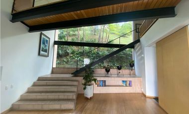 Casa rodeada de verde en El Poblado