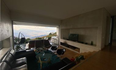 Casa rodeada de verde en El Poblado