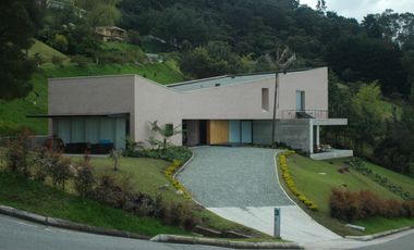 Casa rodeada de verde en El Poblado