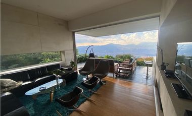 Casa rodeada de verde en El Poblado