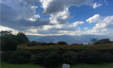 Casa rodeada de verde en El Poblado