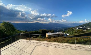 Casa rodeada de verde en El Poblado