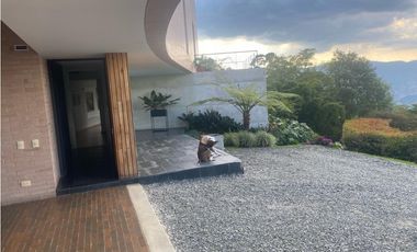 Casa rodeada de verde en El Poblado