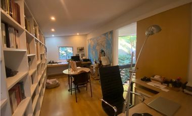 Casa rodeada de verde en El Poblado