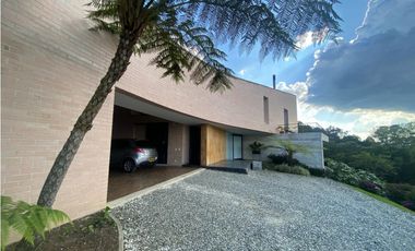 Casa rodeada de verde en El Poblado