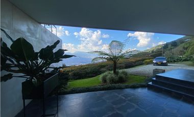 Casa rodeada de verde en El Poblado