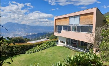 Casa rodeada de verde en El Poblado