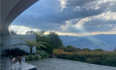 Casa rodeada de verde en El Poblado