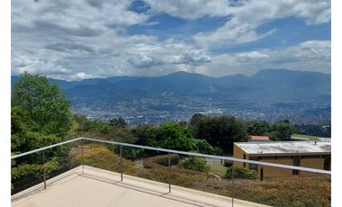 Casa rodeada de verde en El Poblado