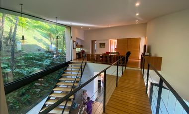 Casa rodeada de verde en El Poblado