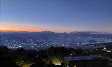 Casa rodeada de verde en El Poblado