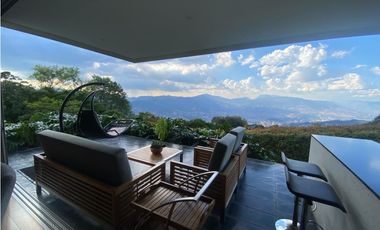 Casa rodeada de verde en El Poblado