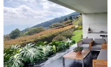 Casa rodeada de verde en El Poblado