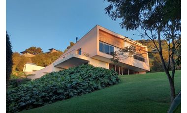 Casa rodeada de verde en El Poblado