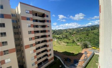 APARTAMENTO EN UNIDAD CERRADA CON ACABADOS EN MARINILLA
