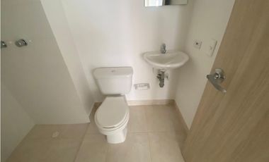 APARTAMENTO EN UNIDAD CERRADA CON ACABADOS EN MARINILLA
