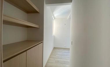 APARTAMENTO EN UNIDAD CERRADA CON ACABADOS EN MARINILLA