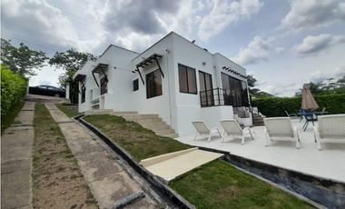 CASA CON PISCINA PRIVADA Y JACUZZI SAN MARCOS POBLADO, RICAURTE