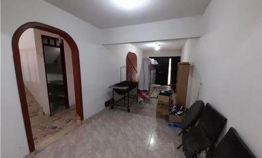 Casa de tres pisos en venta y permuta Barrio El Bosque Palmira Valle
