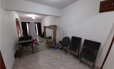 Casa de tres pisos en venta y permuta Barrio El Bosque Palmira Valle