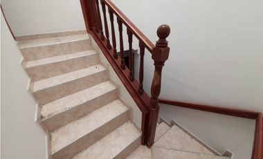Casa de tres pisos en venta y permuta Barrio El Bosque Palmira Valle