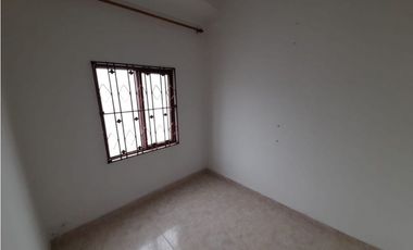 Casa de tres pisos en venta y permuta Barrio El Bosque Palmira Valle