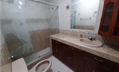 Casa de tres pisos en venta y permuta Barrio El Bosque Palmira Valle