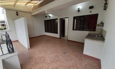 Casa de tres pisos en venta y permuta Barrio El Bosque Palmira Valle