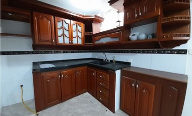 Casa de tres pisos en venta y permuta Barrio El Bosque Palmira Valle