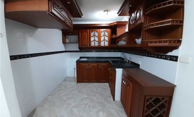 Casa de tres pisos en venta y permuta Barrio El Bosque Palmira Valle