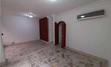 Casa de tres pisos en venta y permuta Barrio El Bosque Palmira Valle