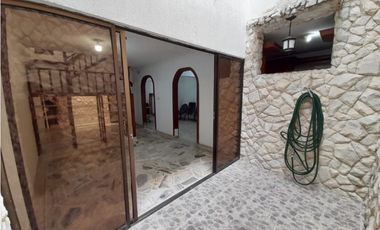 Casa de tres pisos en venta y permuta Barrio El Bosque Palmira Valle