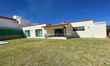 CASA EN RENTA EN TEQUISQUIAPAN, EN RESIDENCIAL VIÑEDOS AHILET