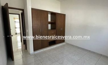 CASA EN RENTA EN TEQUISQUIAPAN, EN RESIDENCIAL VIÑEDOS AHILET