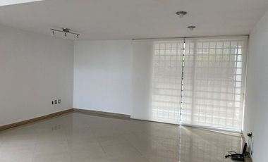 CASA EN VENTA EN CERRADA EN LOMAS DEL RIO