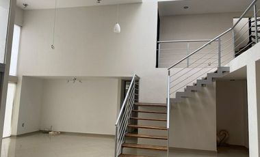 CASA EN VENTA EN CERRADA EN LOMAS DEL RIO
