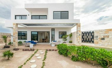 Villa en venta en la playa de 3 recámaras con piscina en Bocana Telchac