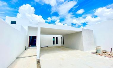 Casa en venta 4 recámaras con piscina en Nuevos Horizontes Dzitya