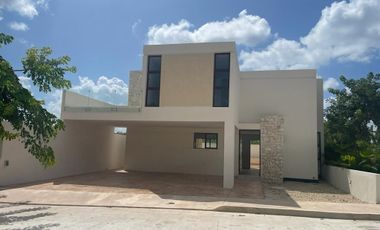 Casa en venta de 4 recámaras en privada al norte de Mérida