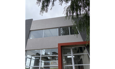 LOCAL NUEVO . zona comercial alquiler anual.