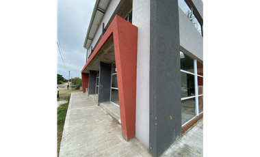 LOCAL NUEVO . zona comercial alquiler anual.