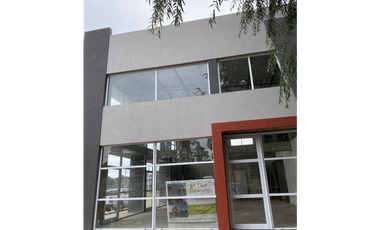 LOCAL NUEVO . zona comercial alquiler anual.